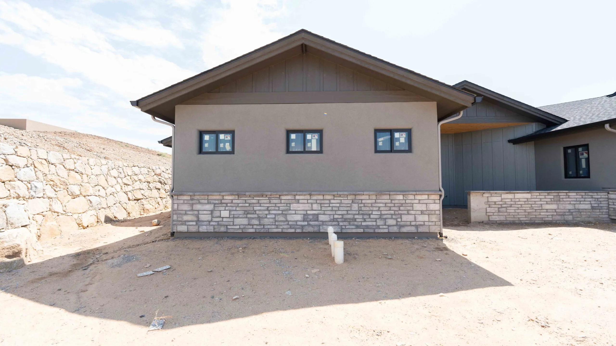 Prescott stucco home with tan stone wainscot