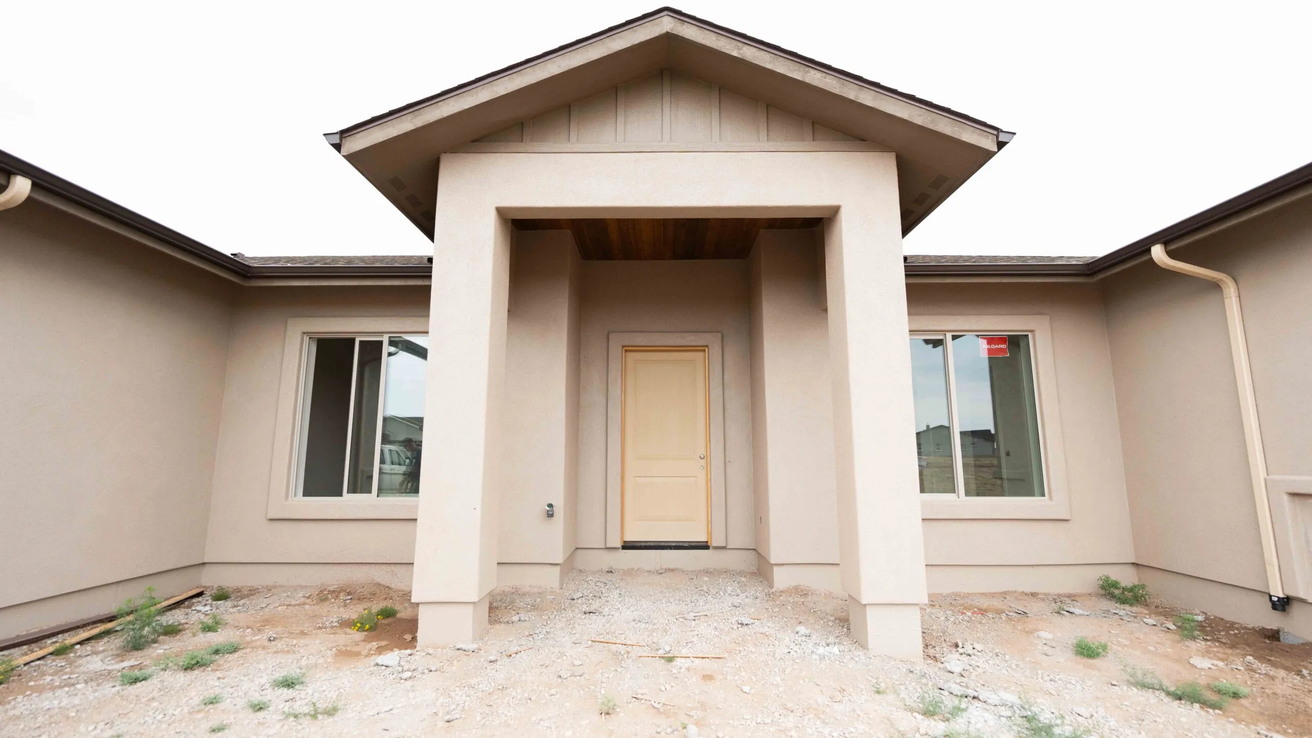 Stucco entry porch with columns detail