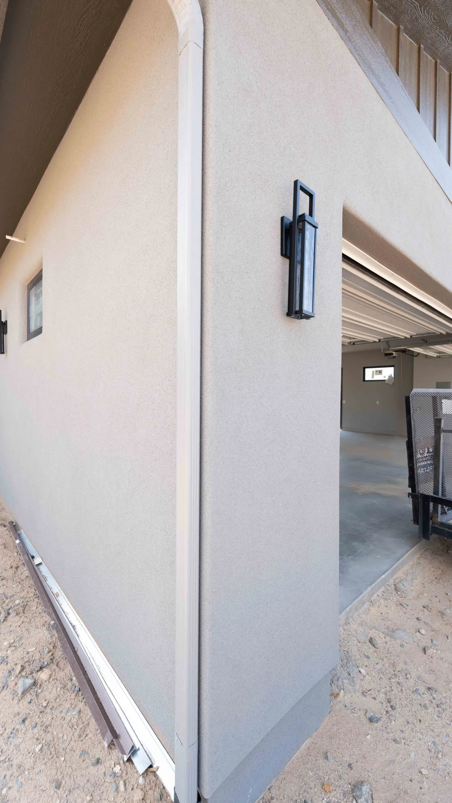 Stucco garage entry with smooth finish